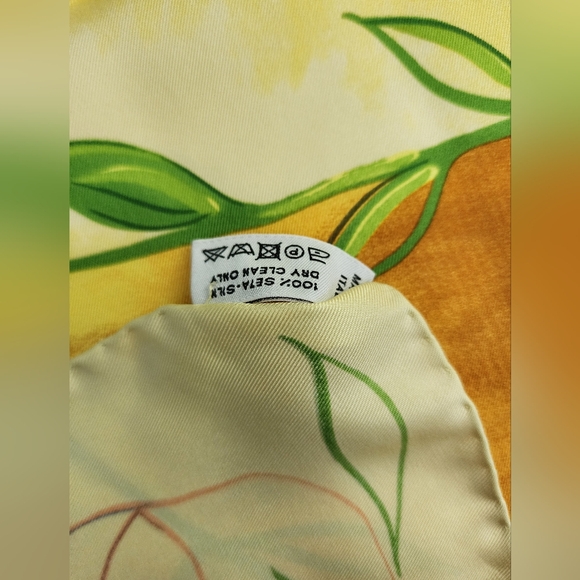 Auth NEW Louis Vuitton Yellow Silk Scarf - Picture 7 of 9